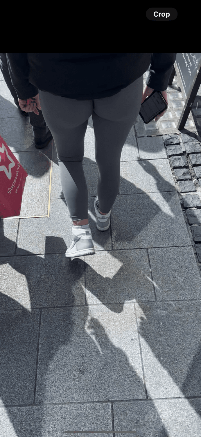 Sexy Dublin ass walking. Message me for video