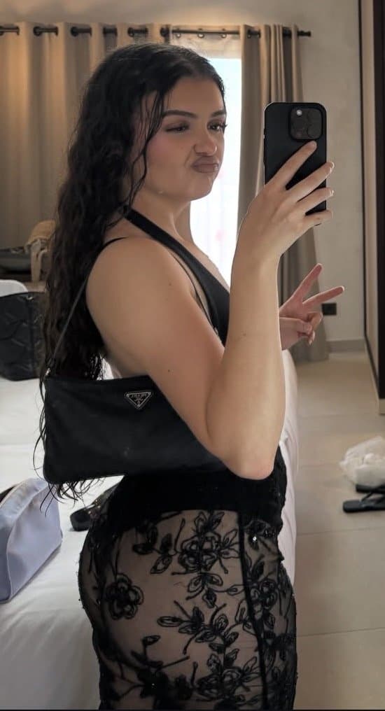 Ainara chinea, una puta ninfomana cuyo único talento es levantar pollas y ser una cerda