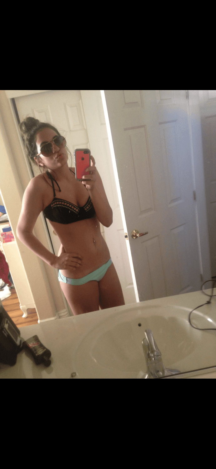 Best friends Jessi and Bella love taking pictures together