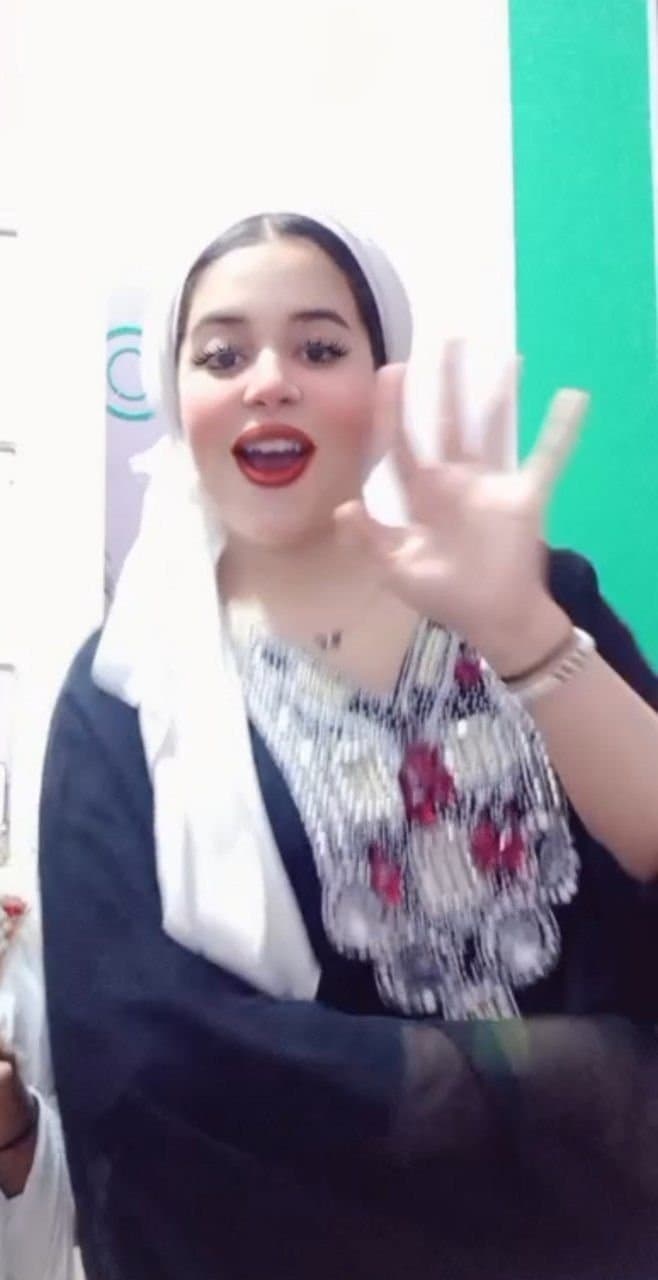 Part 3 of Alaã, give some likes to get her tits and pussy in Part 4