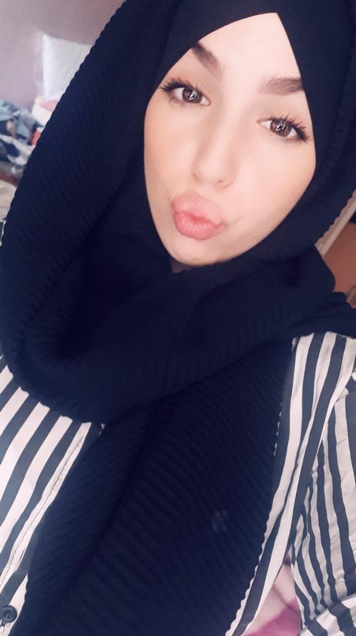 Pretty syrian muslim hijab girl