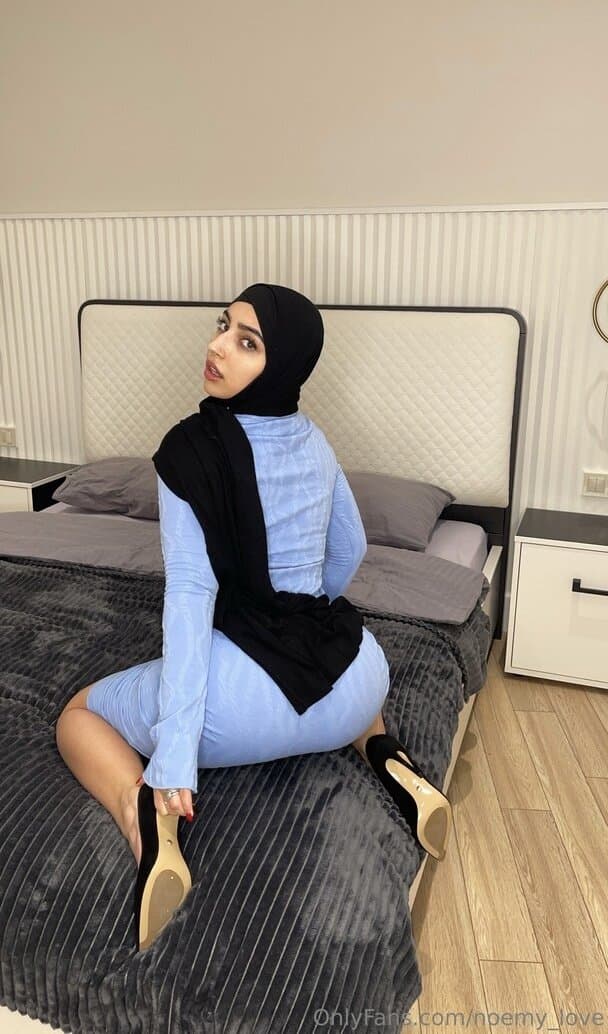 Noémy la plus grosse chienne arabe ?? ( Gros Seins - Gros Cul )