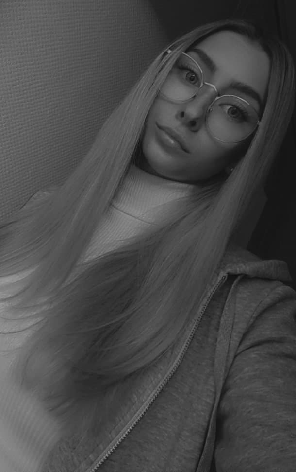 Click to view full size Hot sexy petite german teen slut model Saskia from Göttingen