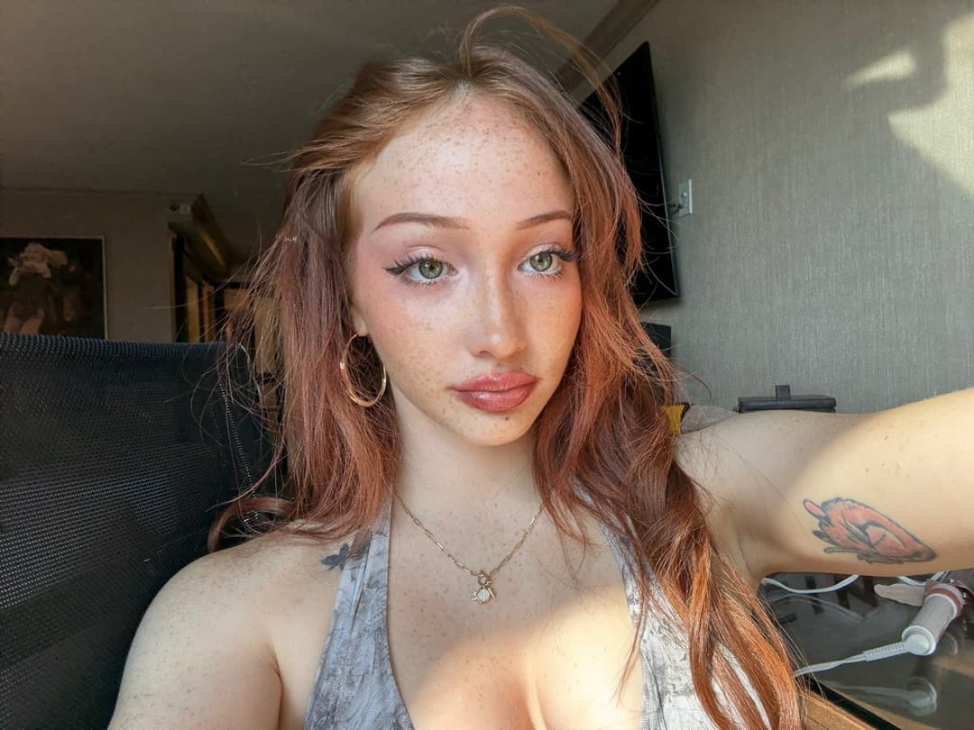 Click to view full size freckled white bitch loves showing her tits