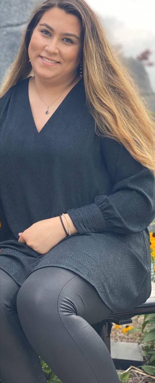 Bride shows her tits