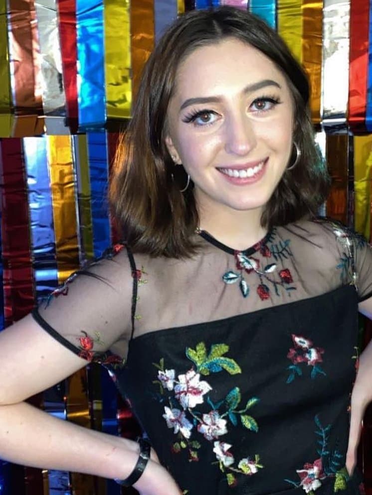 risking my IRL Julia’s nudes and pics. might risk her socials if you dm.