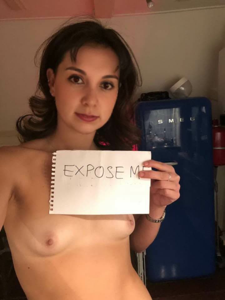 webslut loves showing ofd