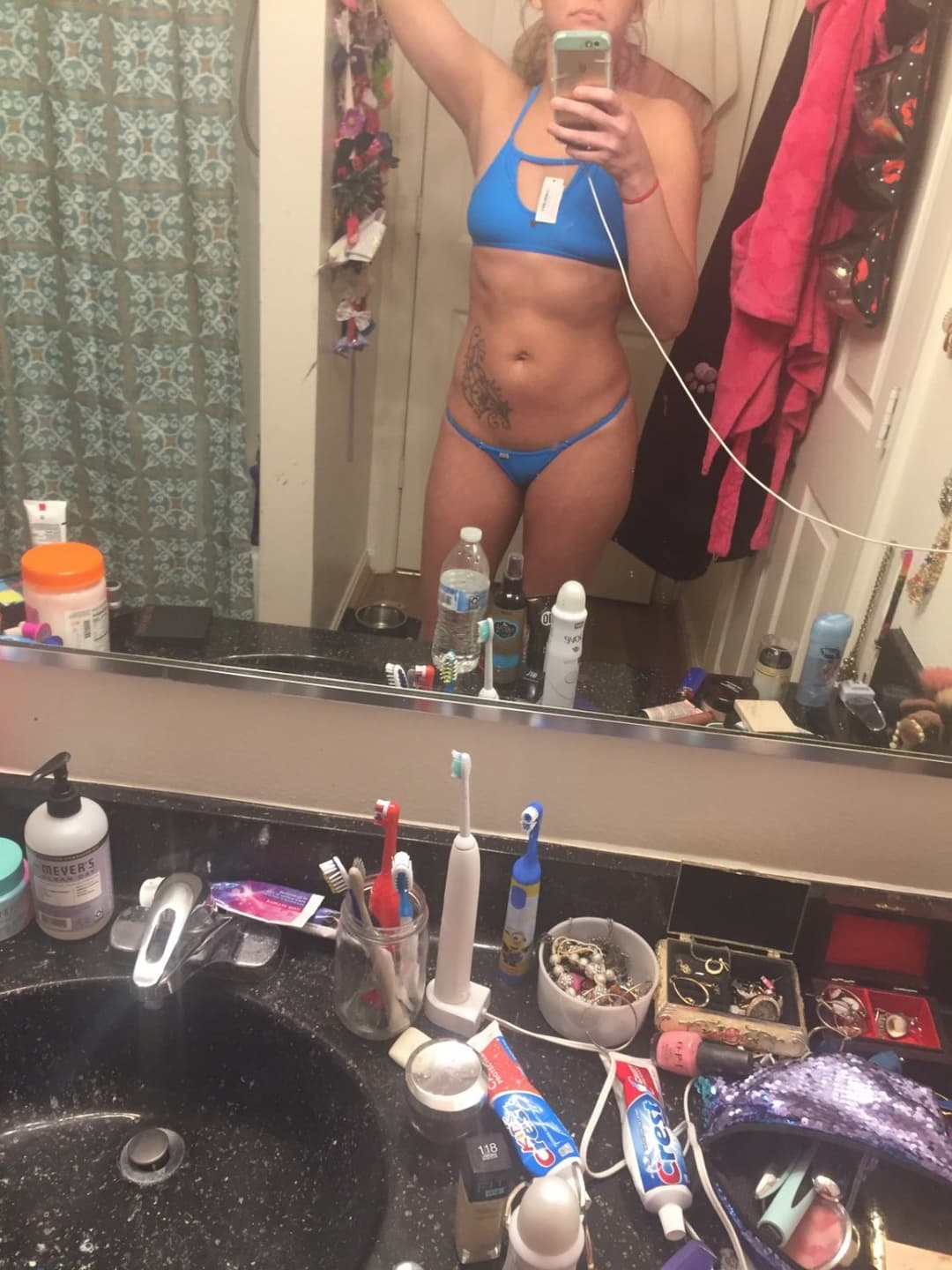 Cheating wife gives contractor head