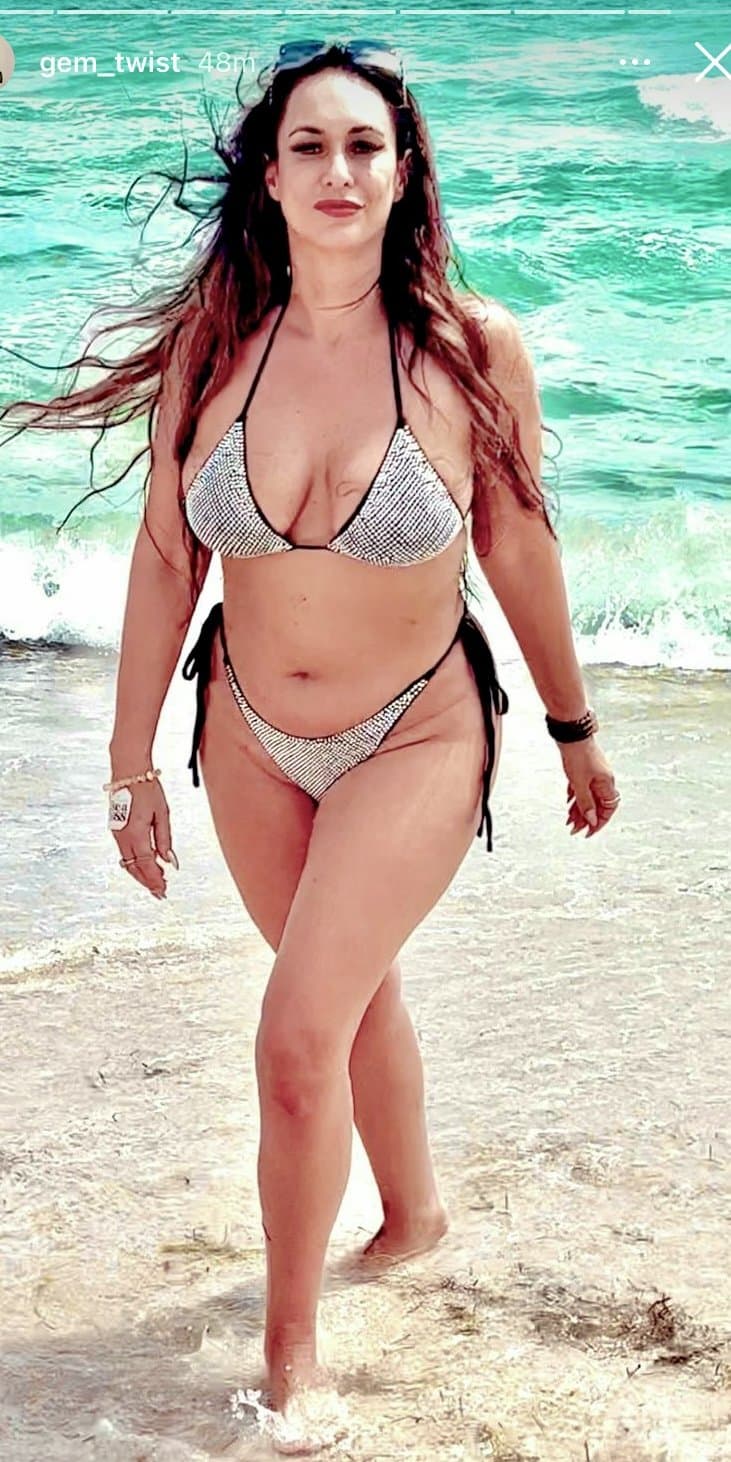 Click to view full size slutty Florida hotwife Lori ford