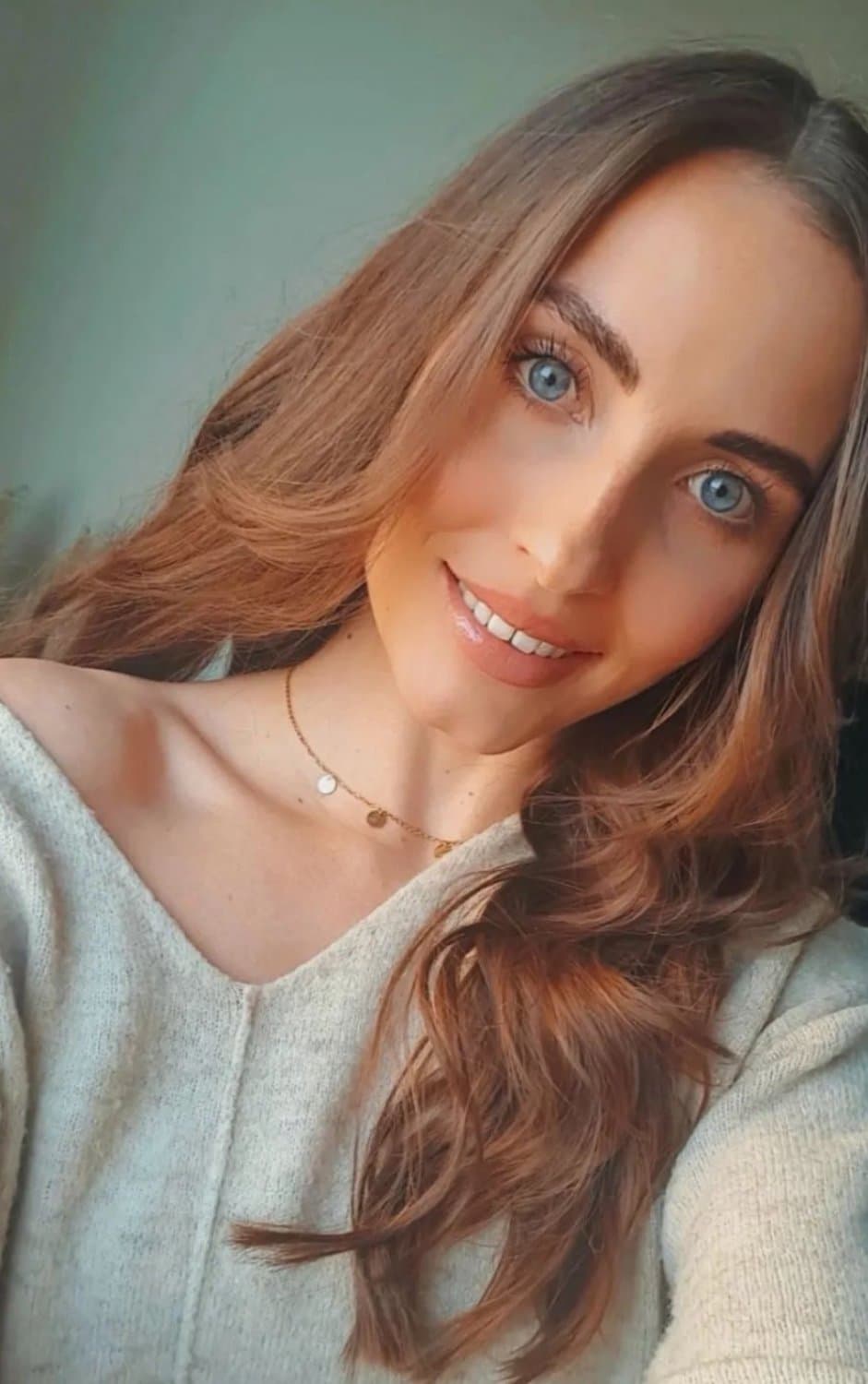 Hot german wife Elisa showed off at the beach