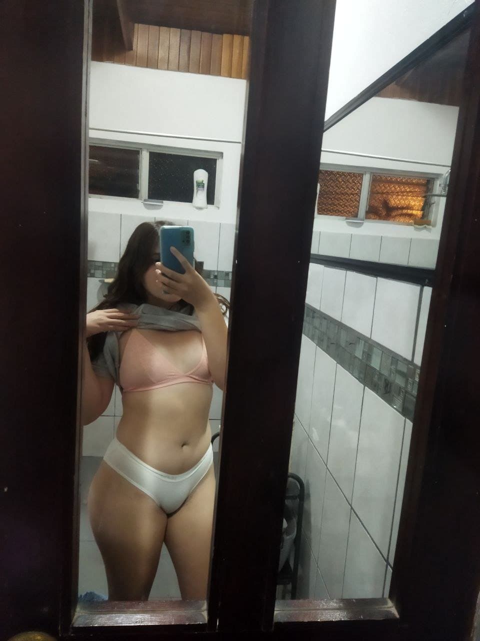 Pack filtrado de pendeja de culo grande y vagina rosa y apretada