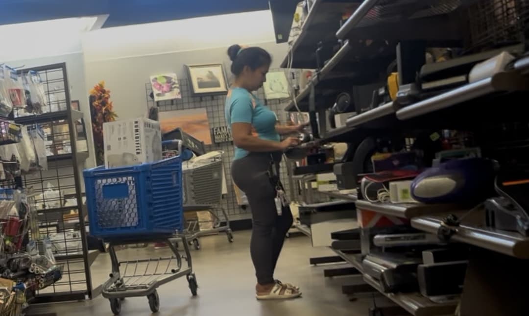 MILF shopping knew I was creeping. Started bending over for me to capture.