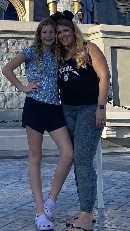 Sexy busty high school teacher Mandi Casillas Bolinger is so sexy and has perfect feet