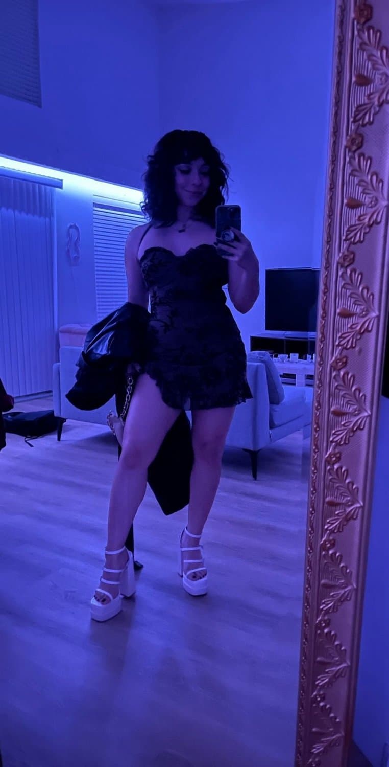 Cute latina gym girl