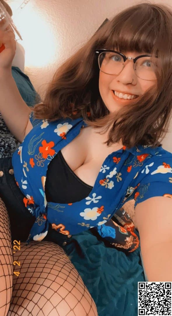 Kaylee - 23yo Big Tits (Non-nude)