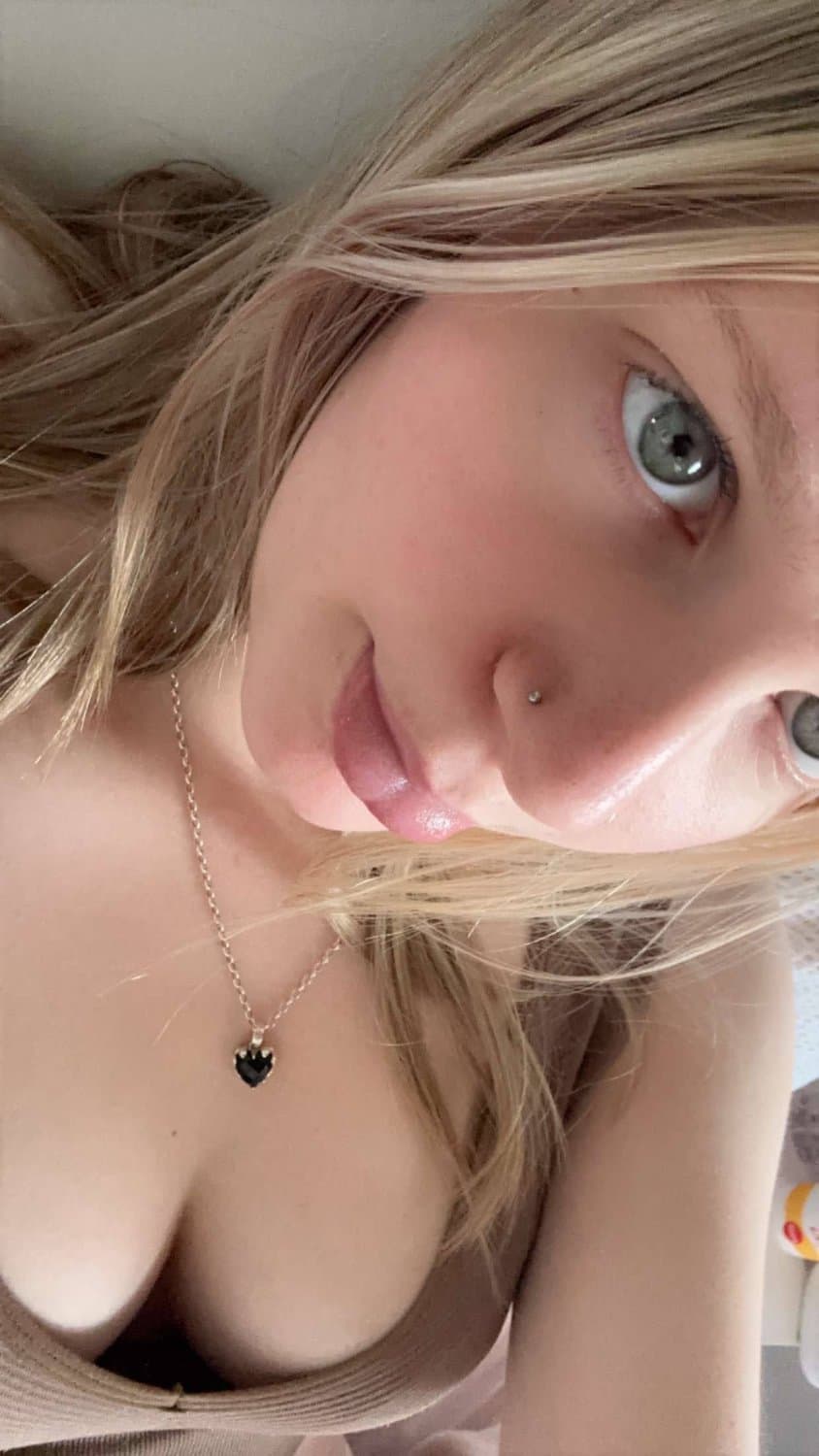 Click to view full size New Zealand slut Anna