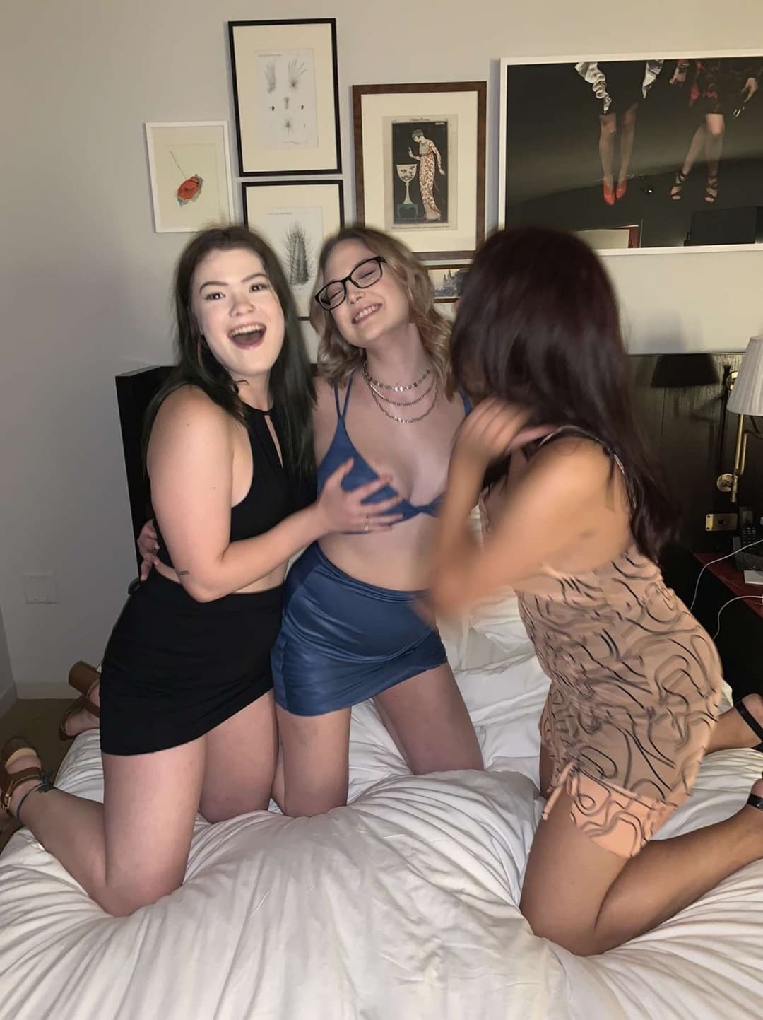 Hot slut Alexis love showing off