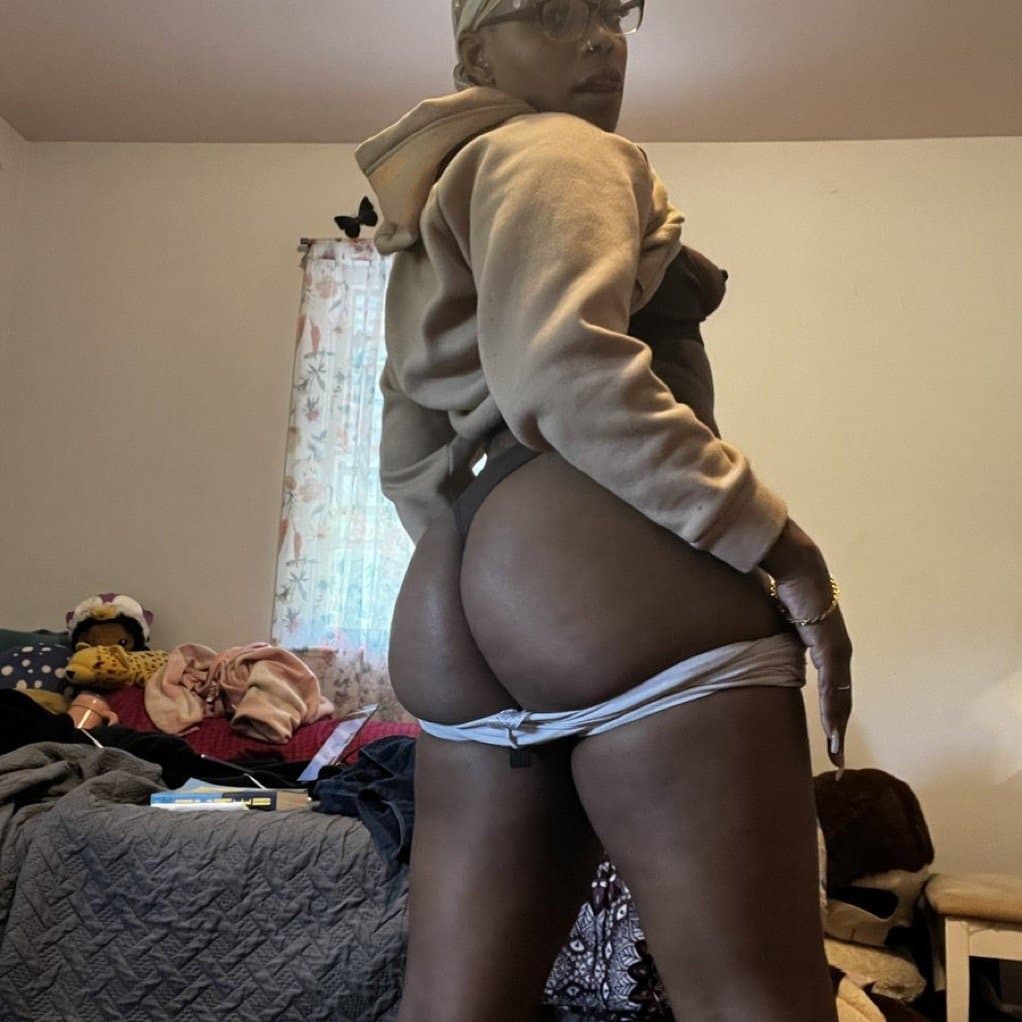 Honey dc??/Two Bhaddies Giving Head♥️