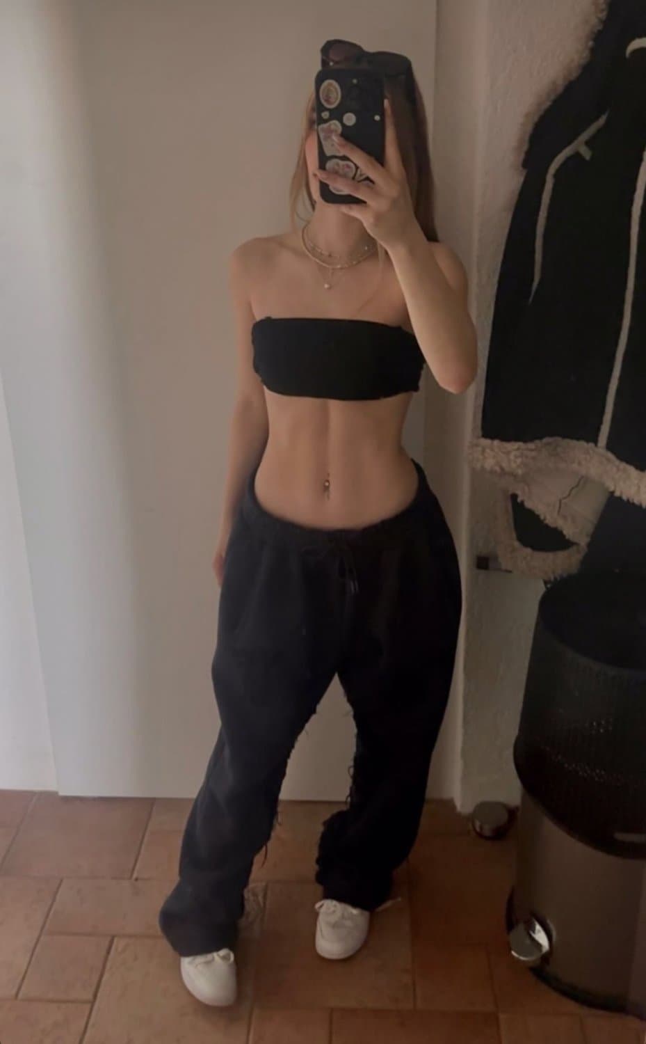 German onlyfans newcomer Teen comment for her Content!!