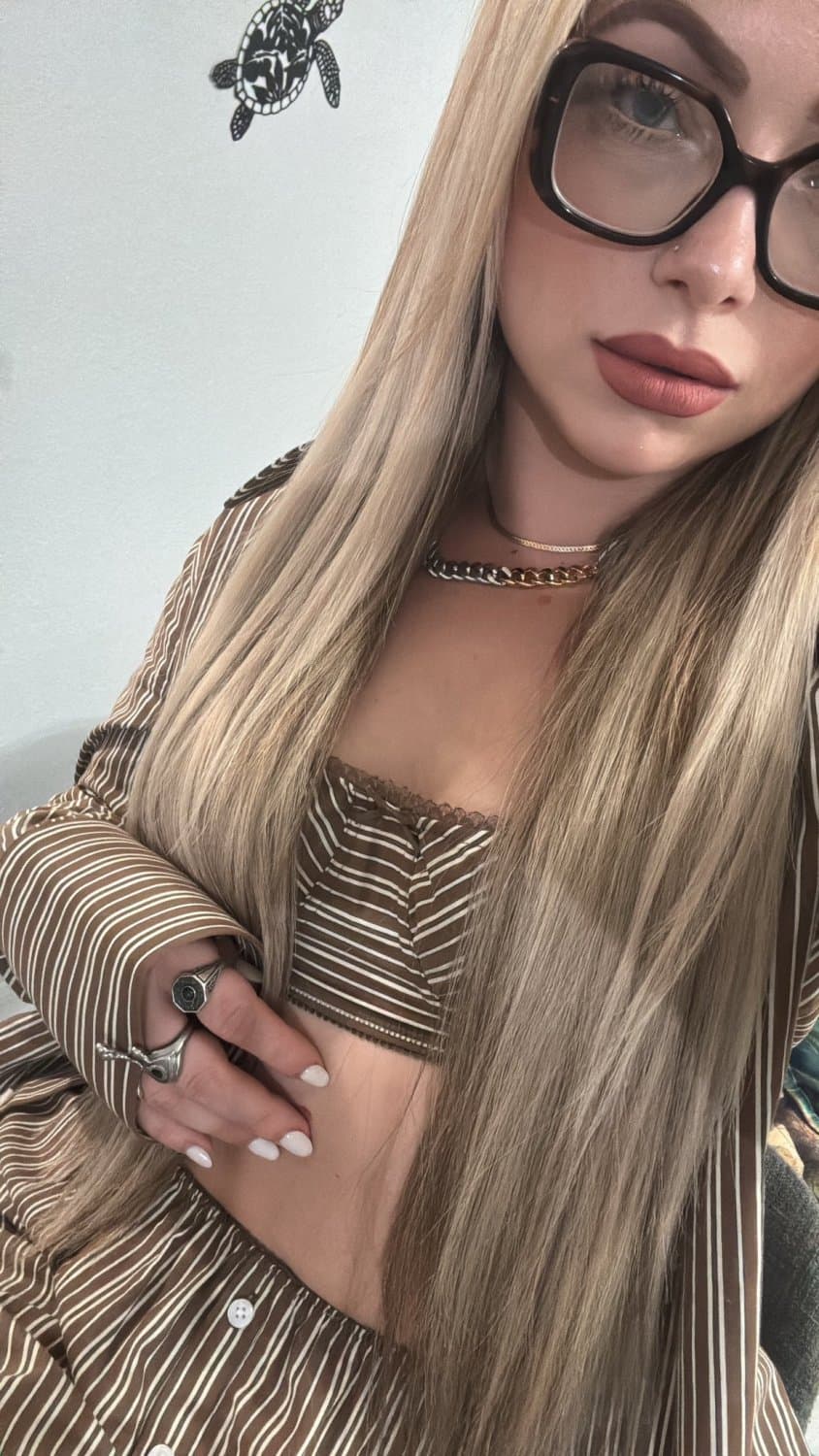 Cute & sexy Wrestling lady ??