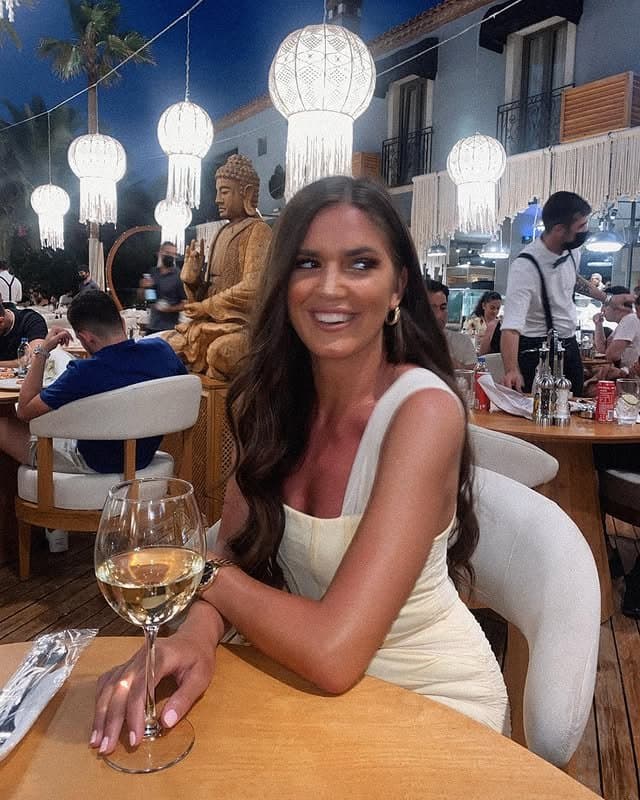 Hot bosnian slut with a great Body and nice legs and feet - footjob and cumface