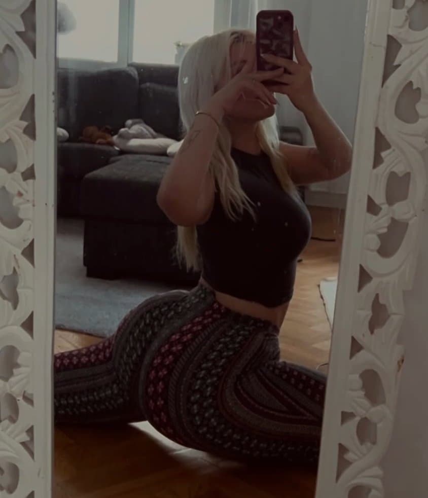 Click to view full size Swedish influencer Alva Angelina