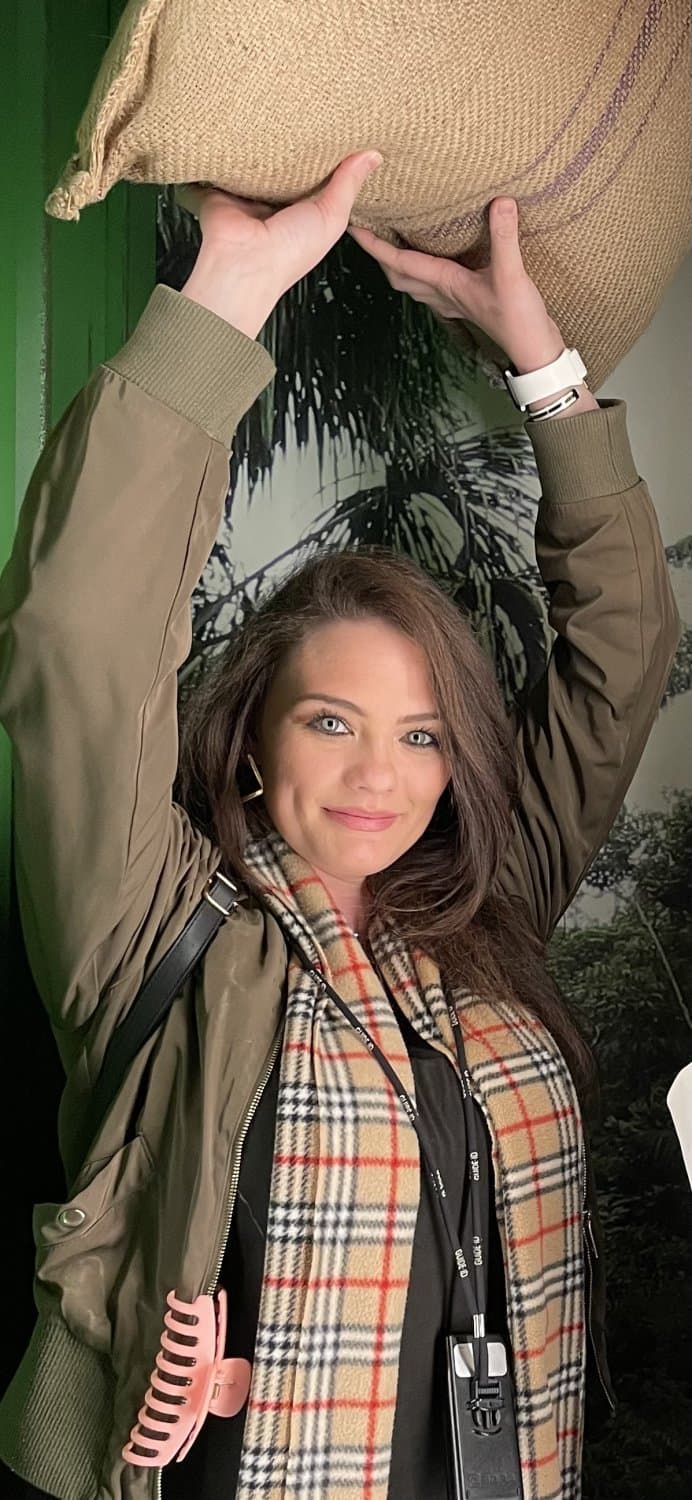 Bridget Sexy chatpic slut repost to your page Before she goes private get her on the hot page