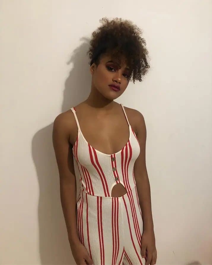 Puerto Rican teen slut Alisha jerks off stranger