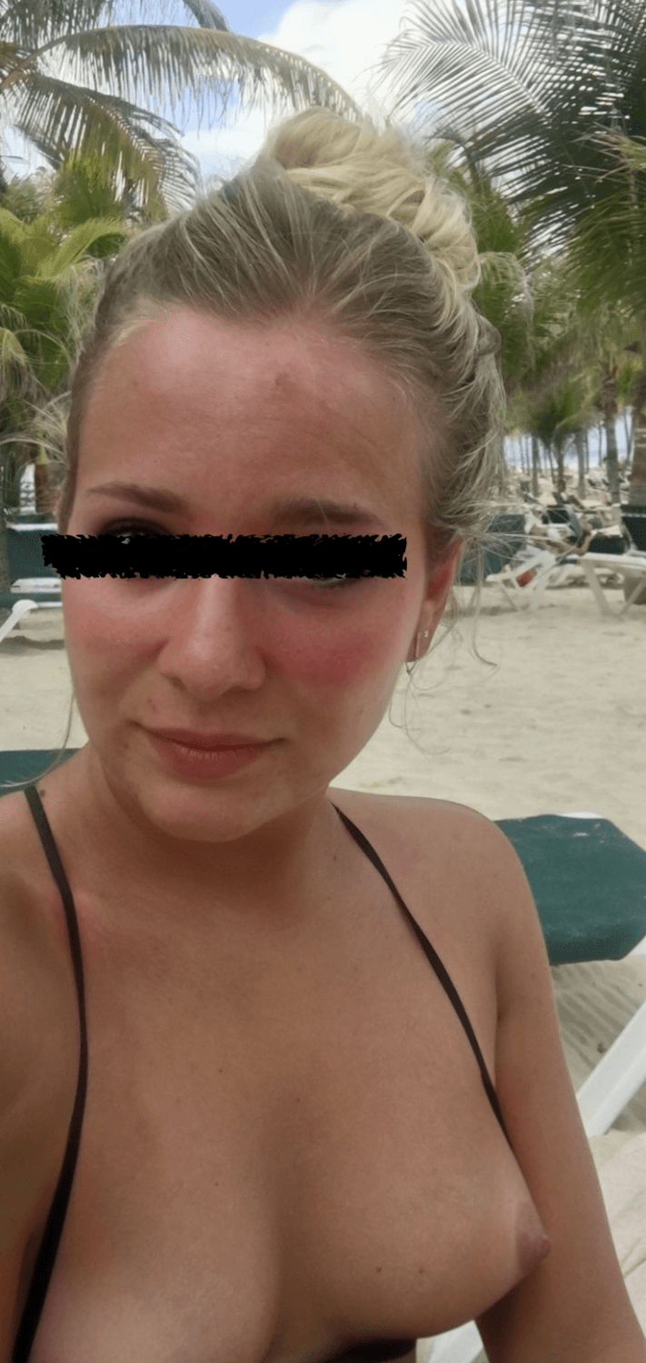 Big ass wife perky tits fat ass pussy golf vacation leaked