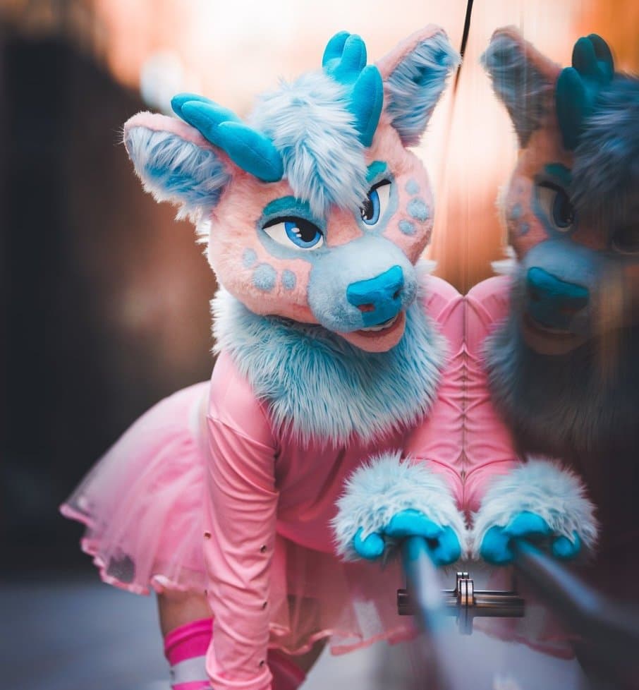 [FURRY] ??? british twink femboy furry with fat ass in deer fursuit (ďêëř_mäġâņ/ďêëřmäġâņäď)