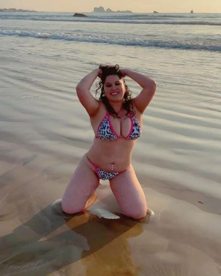 Jany, Que cara de puta petera de esta tetona ? para llenarle la cara a esta putigorda??