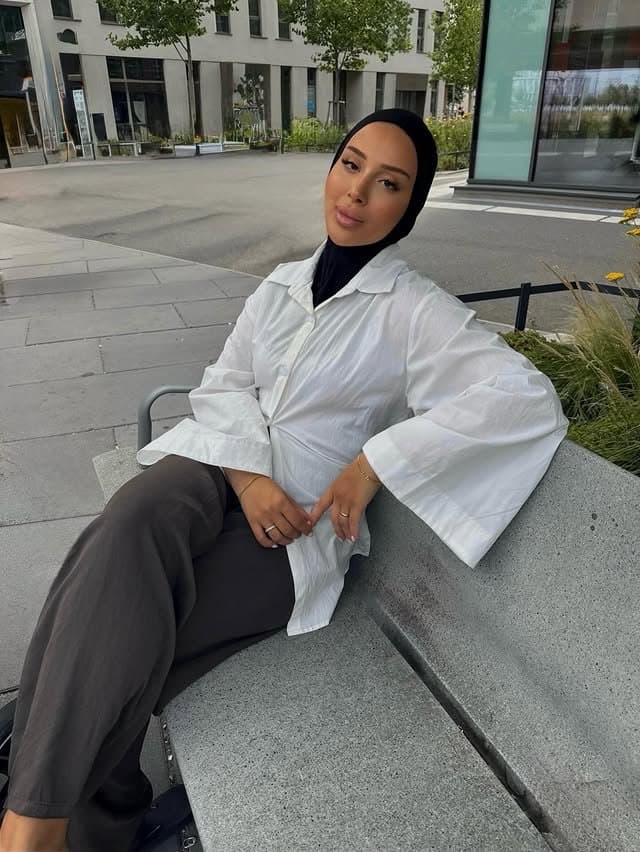 Arab hijabi girl with nice feet and soft boobs - hijab from austria