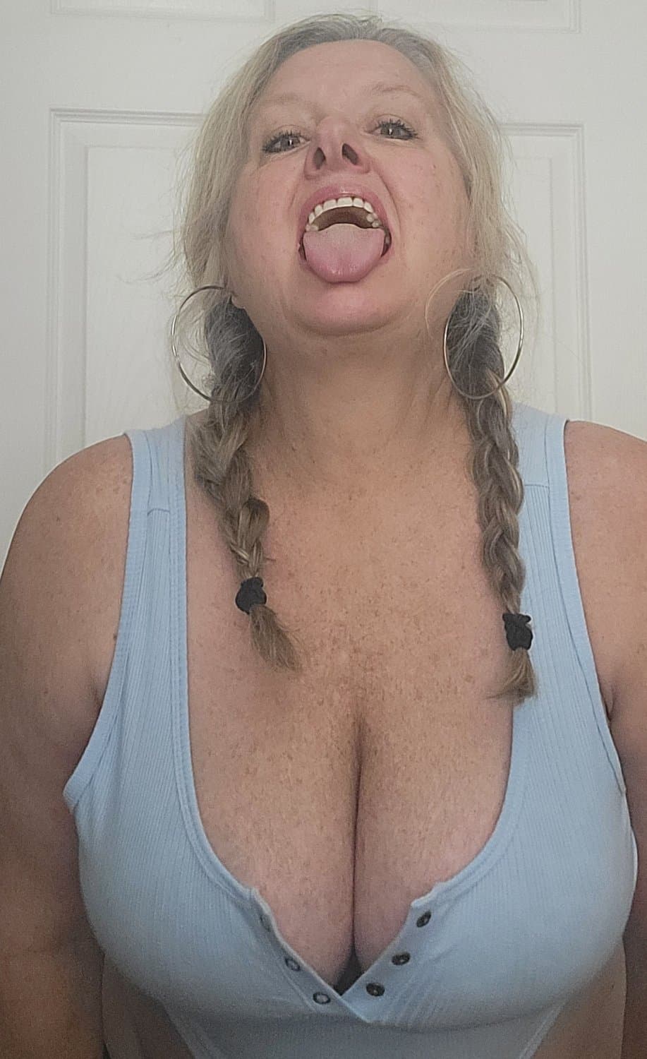 Playful milf with nice tits