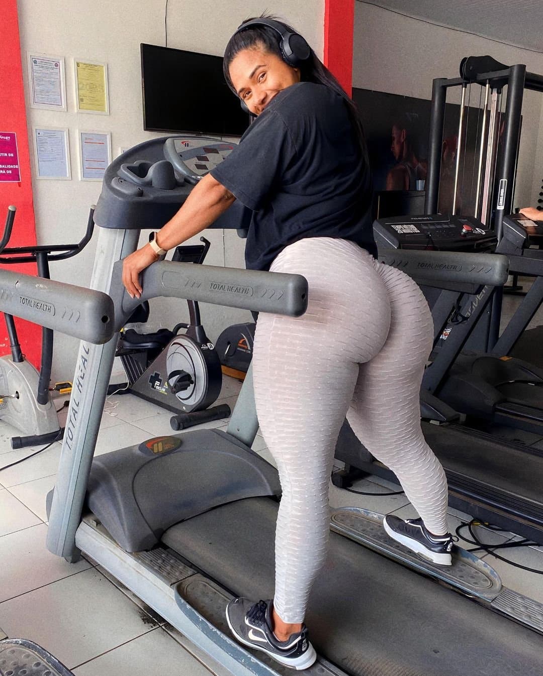 Morena rabuda gostosa