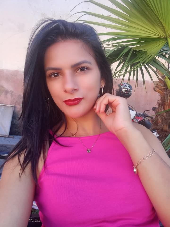 Casada Putinha teve seu vídeo vazado pelo seu comedor o cara comeu o cu no pelo e ainda gozo dentro