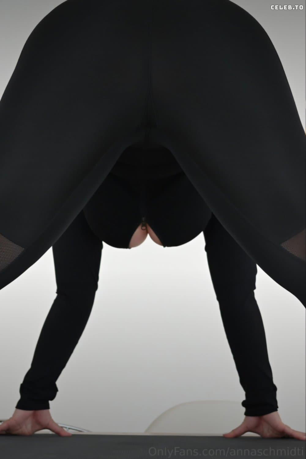 Anna Schmidt-CUM join my first YOGA SESSION ??‍♀️? hihi ???