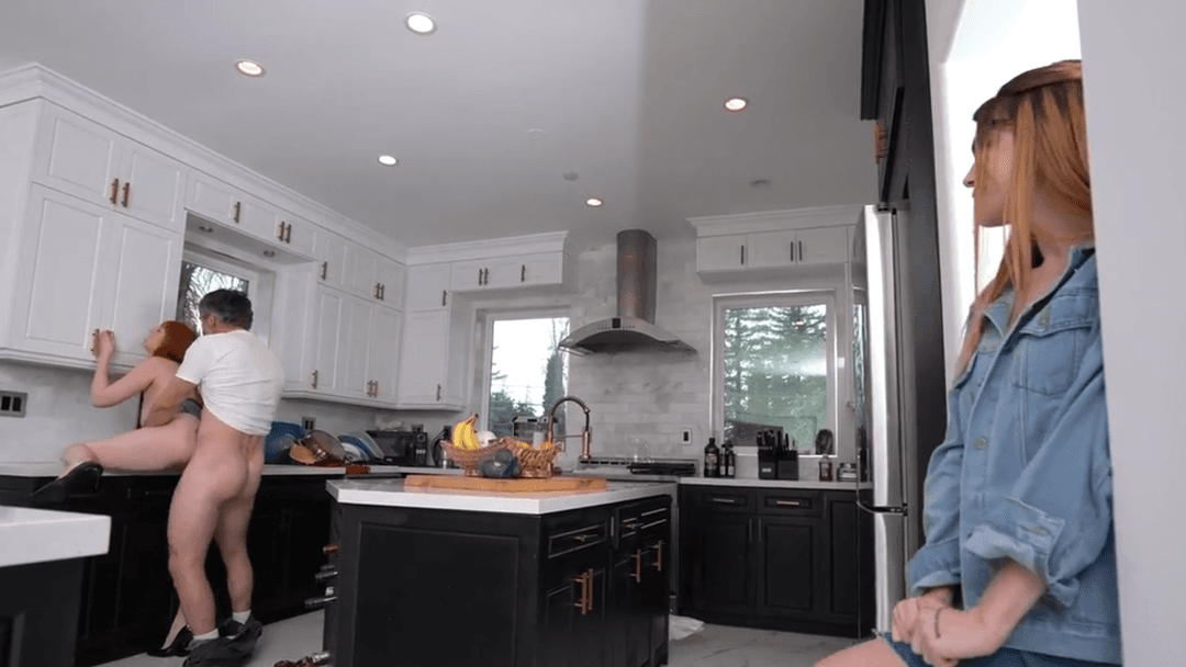 Padrasto Engravidou Enteada e a Esposa Porno Legendado