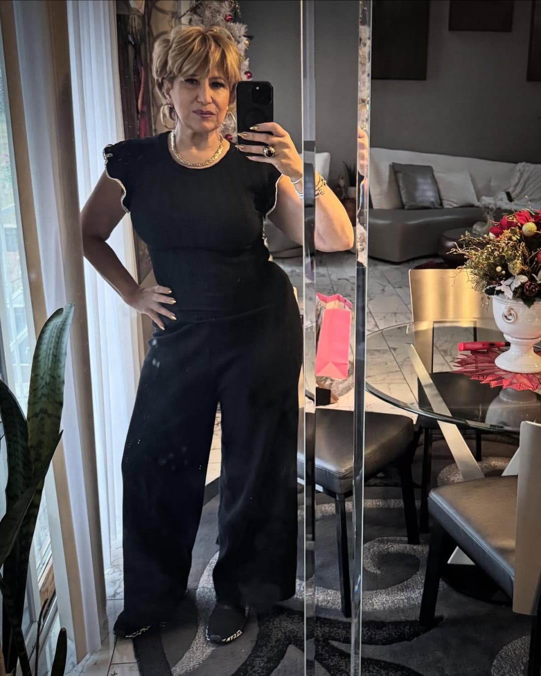 Thick Gilf flight attendant 2