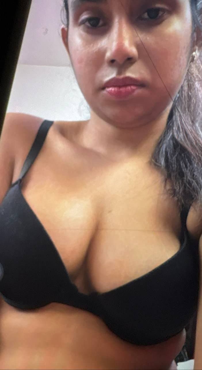 Desi Cute Indian/Sri lanka Busty Newly Married Rich Wife Homemade Doggy Fucking & Blowjobs