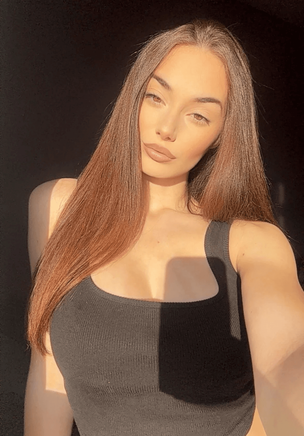 Katrin, 19, Shows you her ass