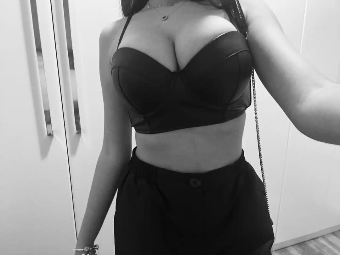 gab Keller putinha famosinha explanada COMPLETO (nuds no final)