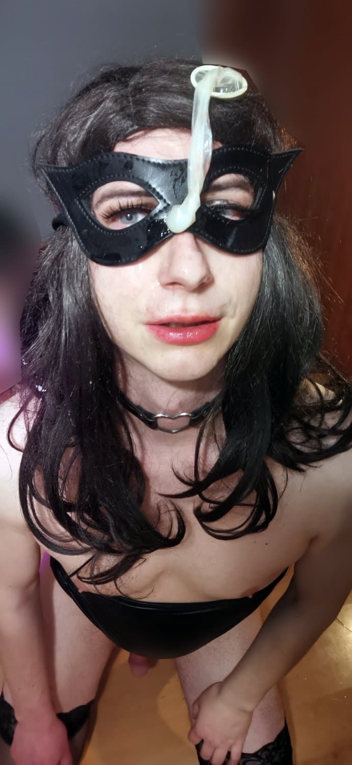 Sissy posing with used condom filled with own cum (DIIIANA)