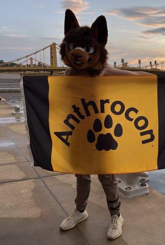 [FURRY] hot bi/pan furry femboy twink (žûřùźûķîìń/jëșśäbřêéďêř)