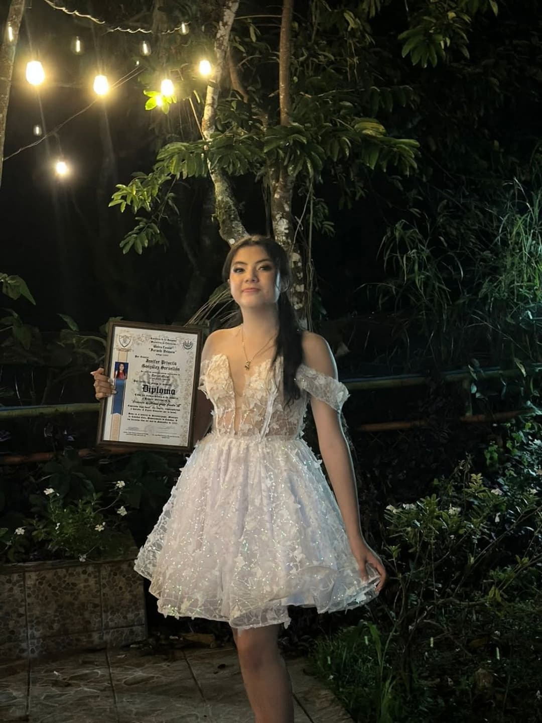 Priscila, la putita y reina de muchas pajas se graduó, como la felicitarias