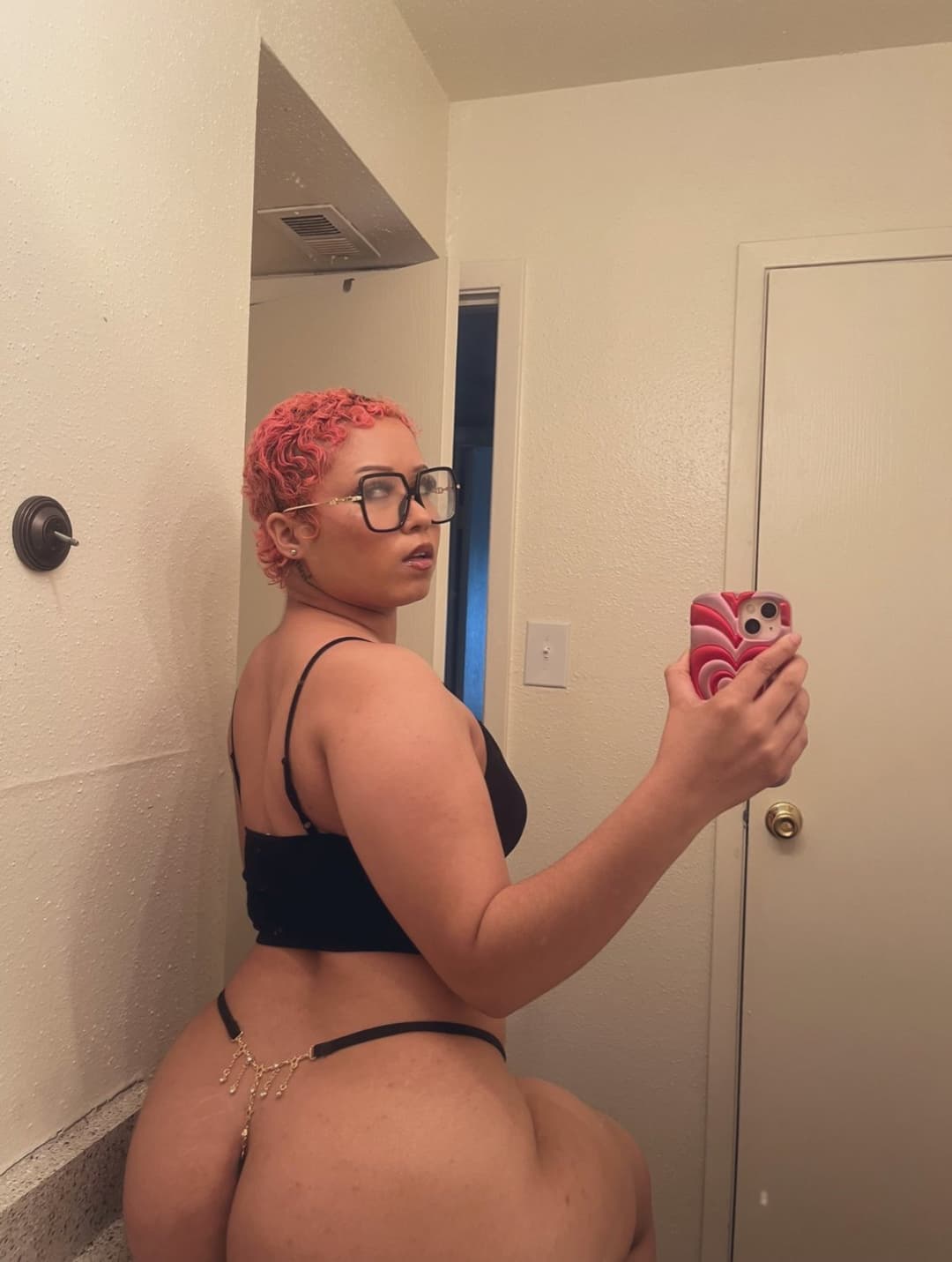 Been fucking on my bros older sister for a minute ?‍??