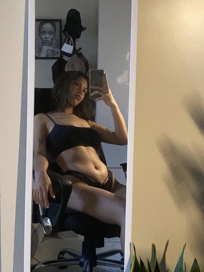 baddie lesbian (pierced nipples, tease, braless)