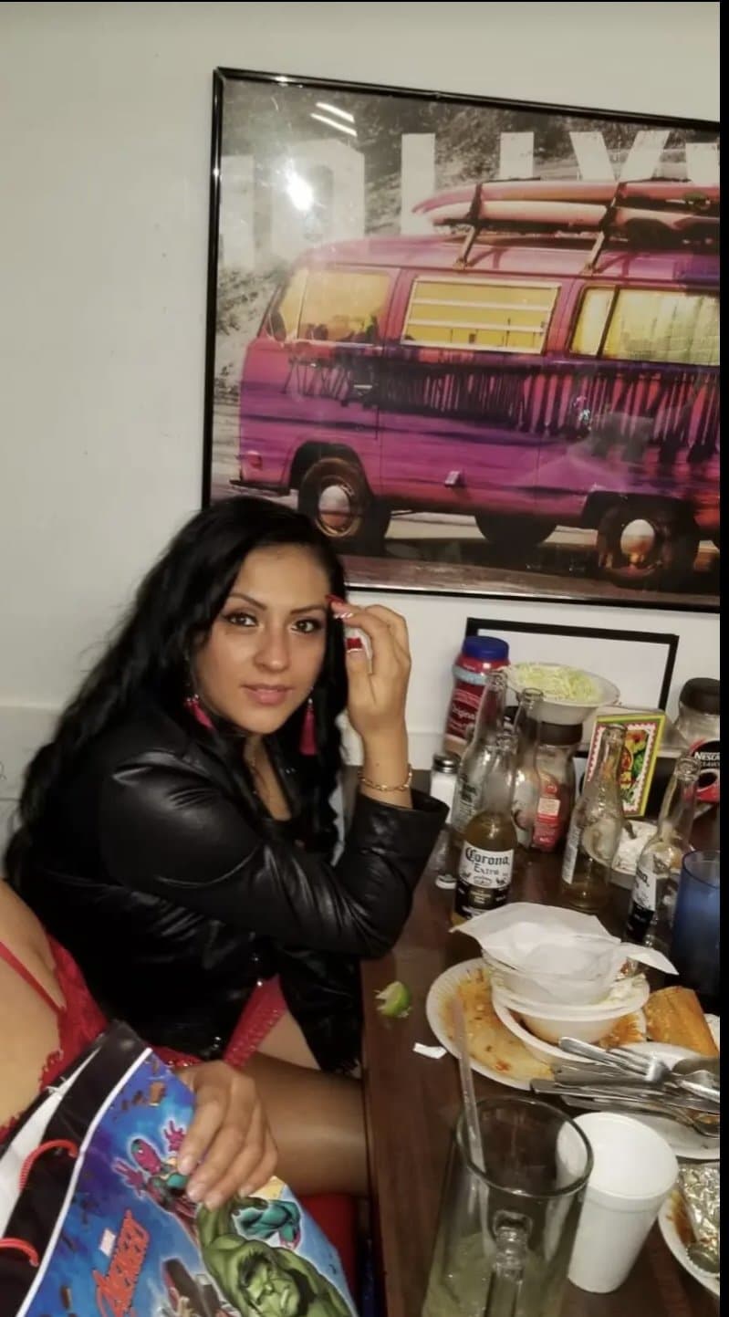 Hermosa Puta cuantos palos le tiran a esta hermosa mexicana ?