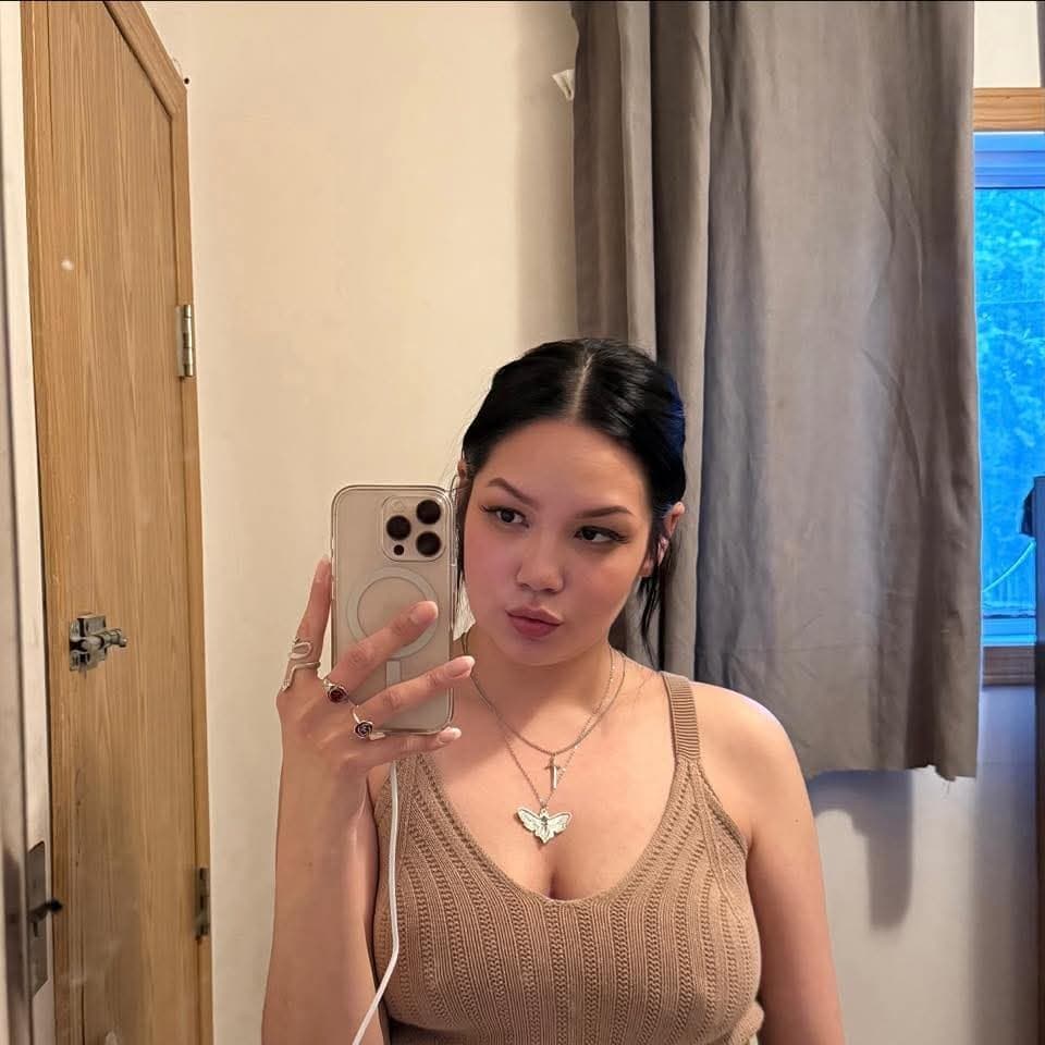 This native canadian mentioned she had some tiddy pics floating around the internet. Dm trade