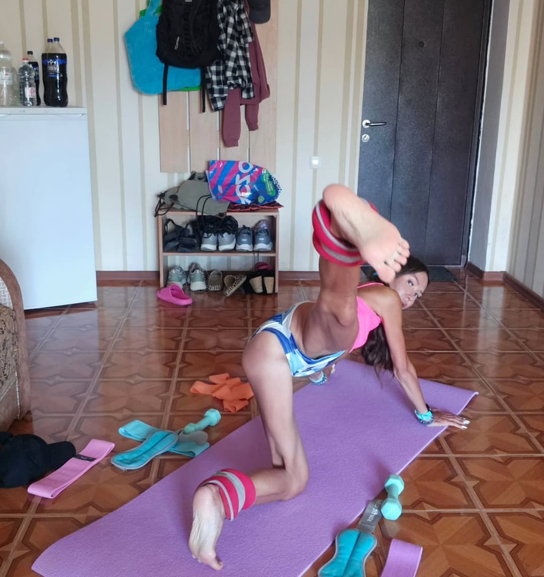 Click to view full size Skiny Hotwife