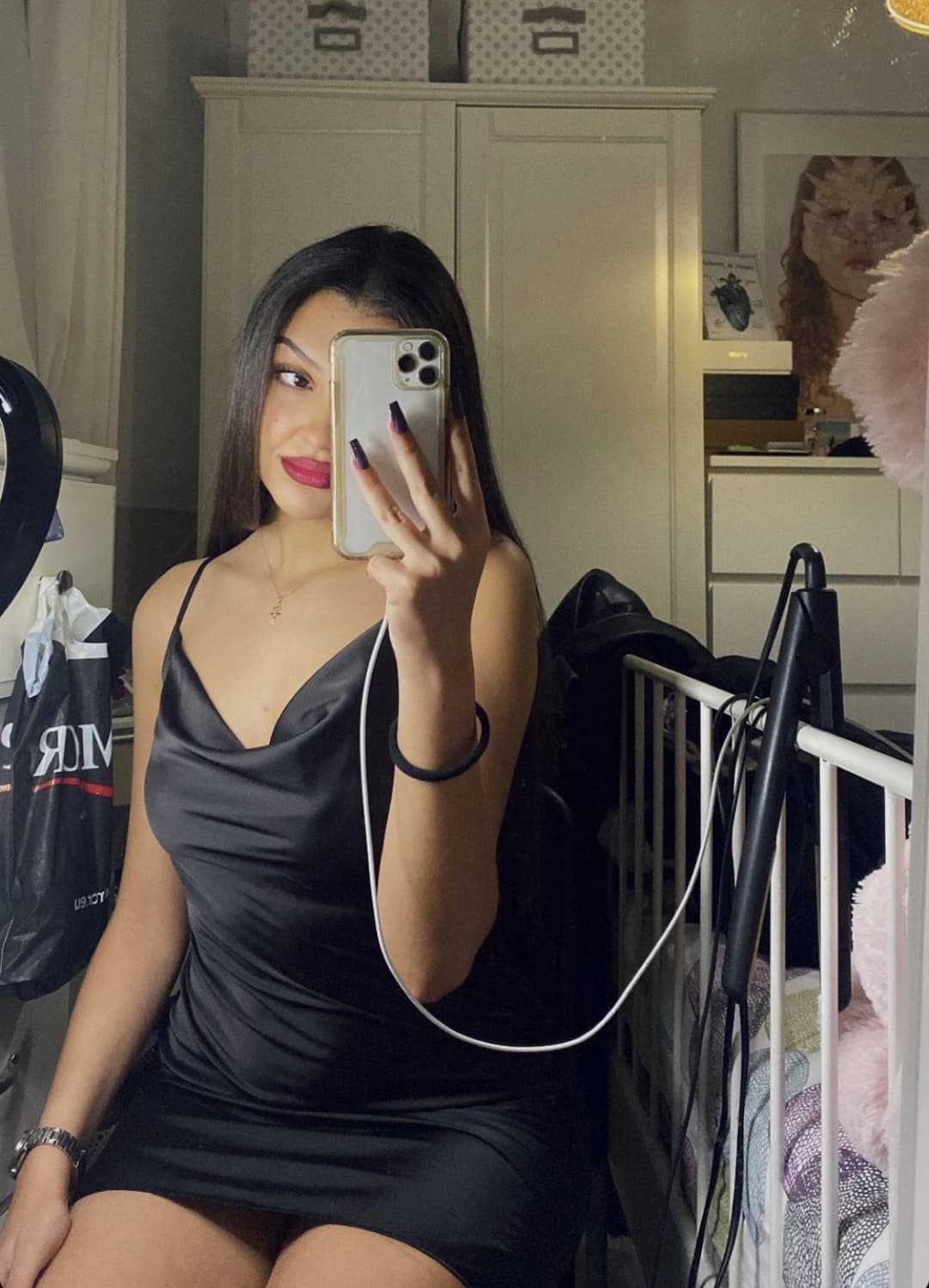 Ainara chinea, una puta ninfomana cuyo único talento es levantar pollas y ser una cerda